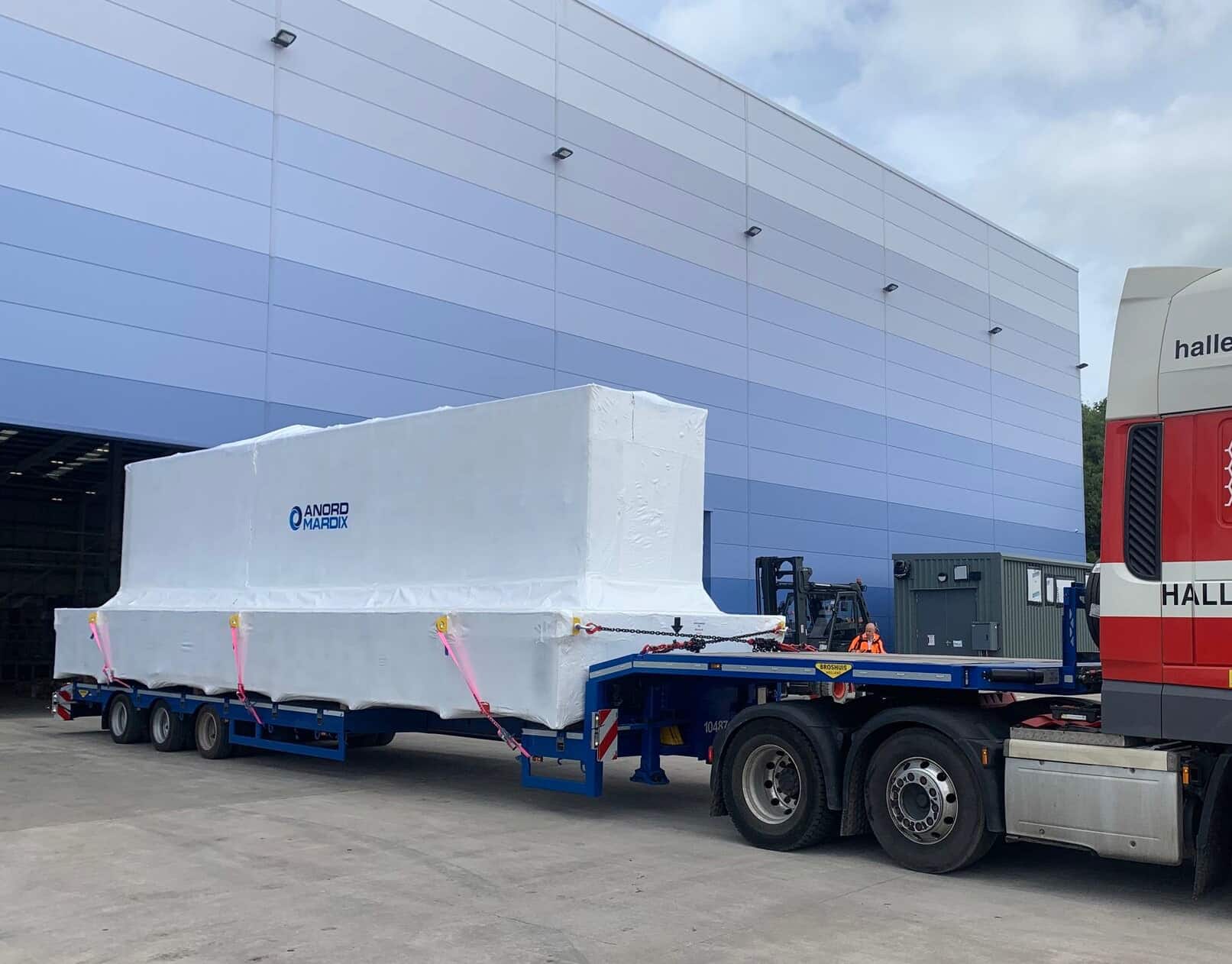 Truck moving equipment